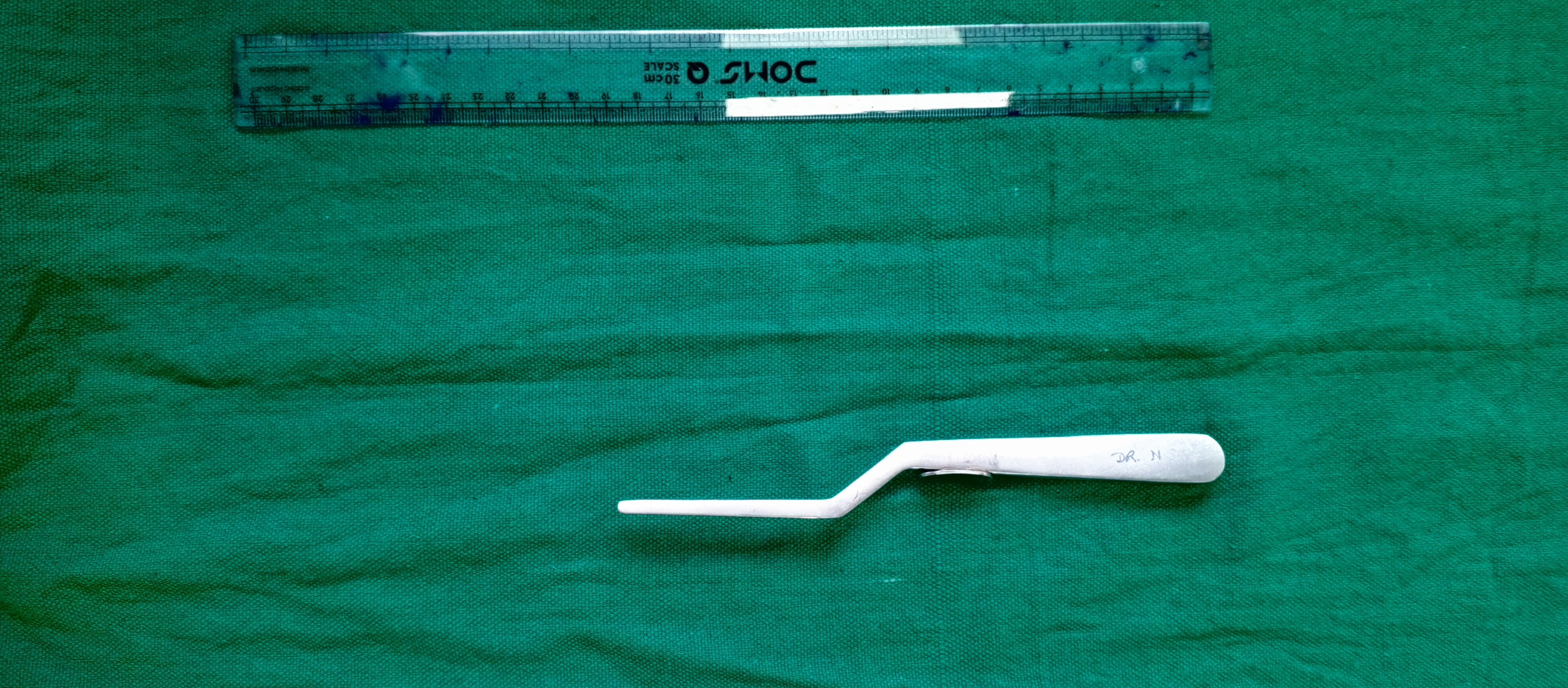 Bayonet-shaped Nasal Gouge